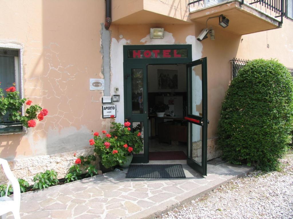 Hotel Oasi Тренто Екстериор снимка