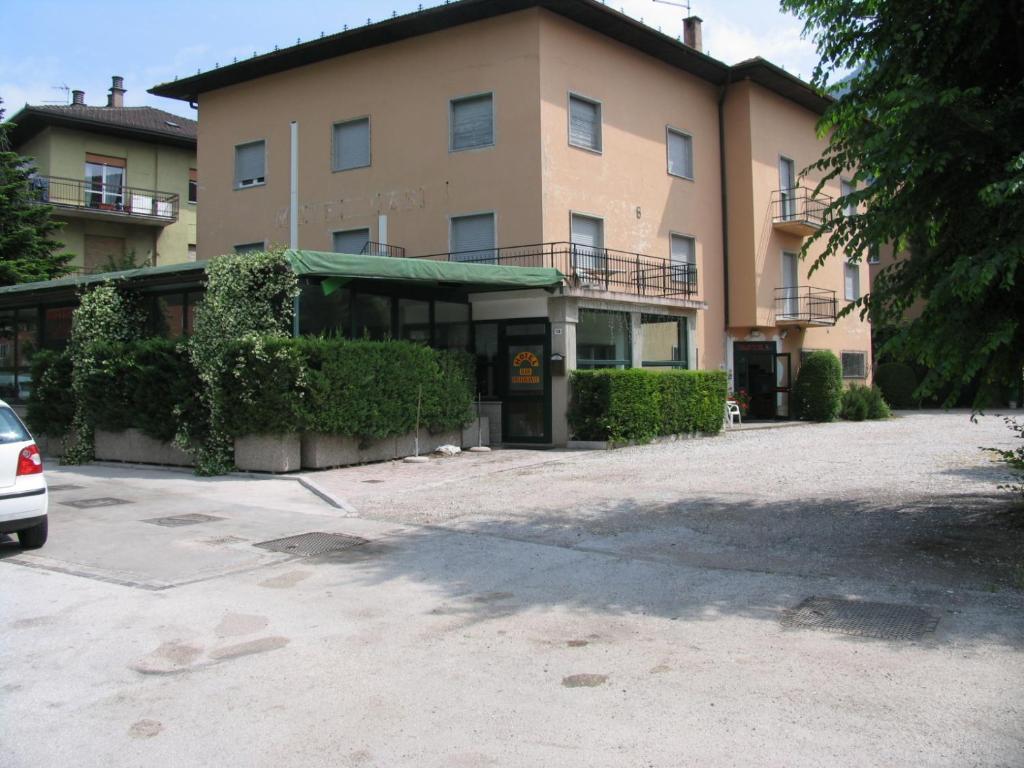 Hotel Oasi Тренто Екстериор снимка